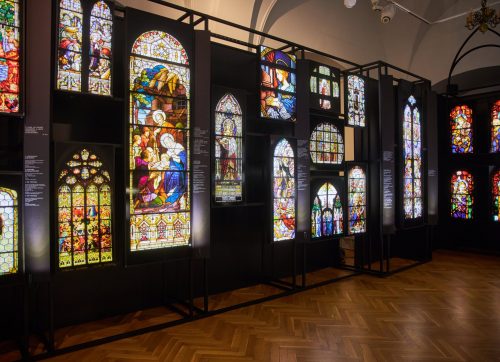 Prestiżowe nagrody dla szydłowieckiego muzeum za wyjątkową wystawę o witrażach