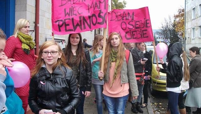 Marsz życia z różową wstążeczką