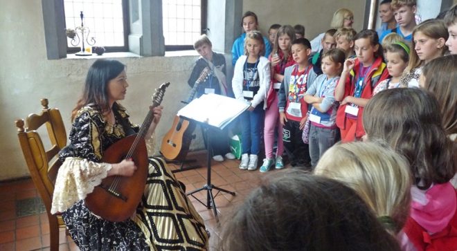 A w uszach morza szum…