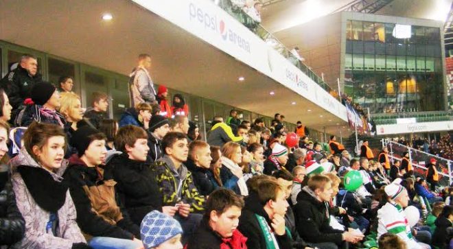 Uczniowie z Szydłowca na meczu Legia Warszawa – Pogoń Szczecin