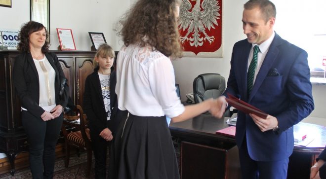 Uczniowie ZS im. Jana Pawła II wyróżnieni przez burmistrza