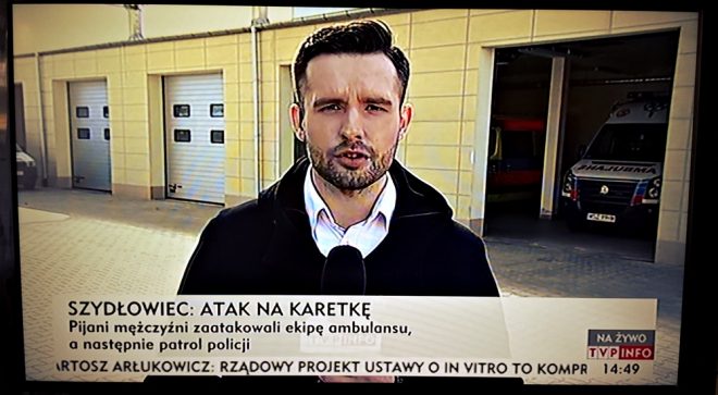 Pobity policjant i ratownik medyczny. W Szydłowcu ekipy ogólnopolskich stacji telewizyjnych