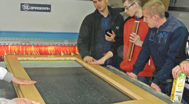 Uczniowie klas stolarskich szlifowali swoje umiejętności