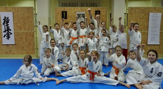 Sesja egzaminacyjna karateków Kyokushin Matsushima