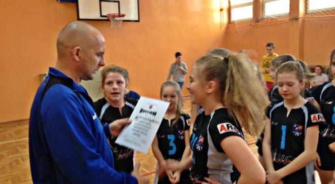 Siatkarki z ZS im. JP2 najlepsze w powiecie szydłowieckim