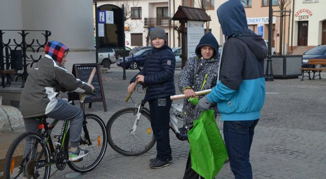 Młodzież Wszechpolska rozdawała plakaty „Kocham Polskę”
