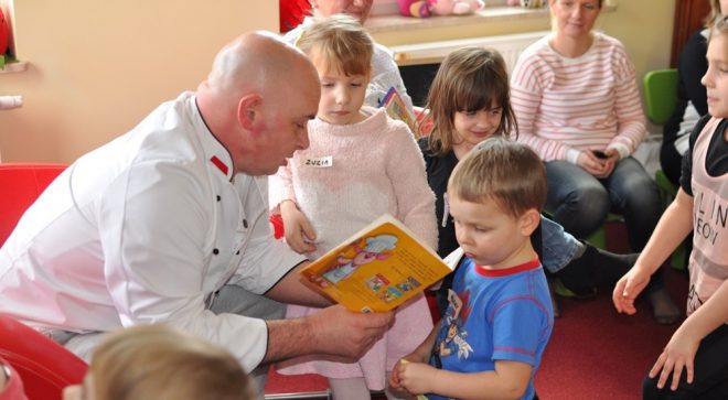 Szydłowieccy cukiernicy czytali dzieciom