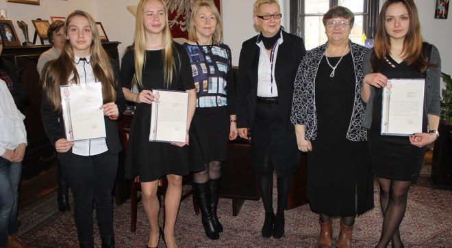 Uczniowie ZS im. JP2 nagrodzeni stypendiami burmistrza