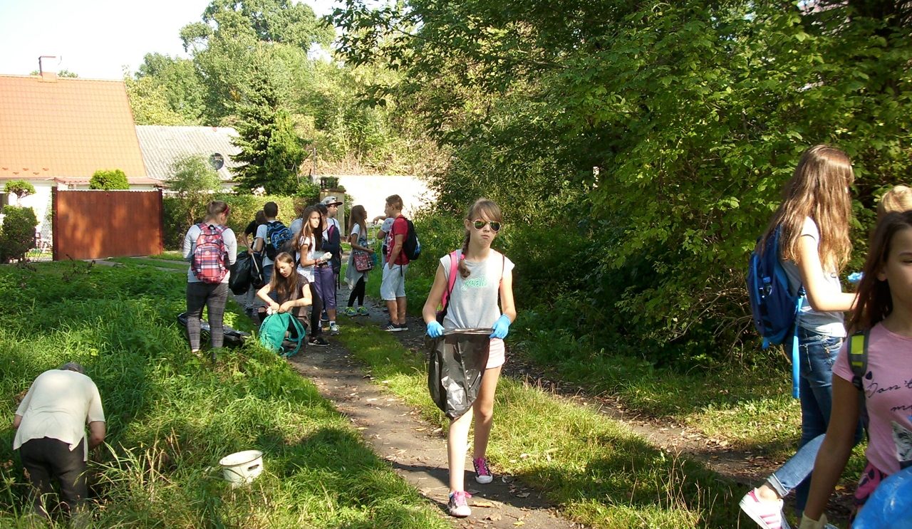 Sprzątanie Świata w ZS im. Jana Pawła II Sprzątanie Świata w ZS im. Jana Pawła II