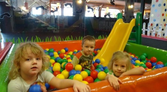 Uczniowie z Wysokiej odwiedzili bawialnię