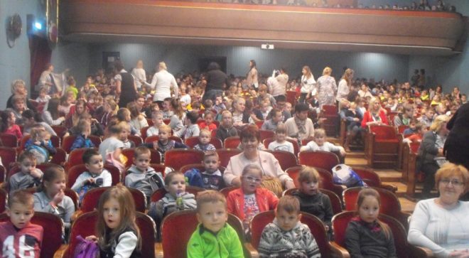 „Królewna Śnieżka i siedmiu gnomów” – mikołajkowy wyjazd dzieciaków z „Sobieskiego”