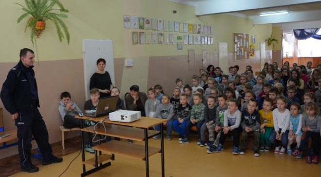 Profilaktyczne spotkania w szkołach przed feriami