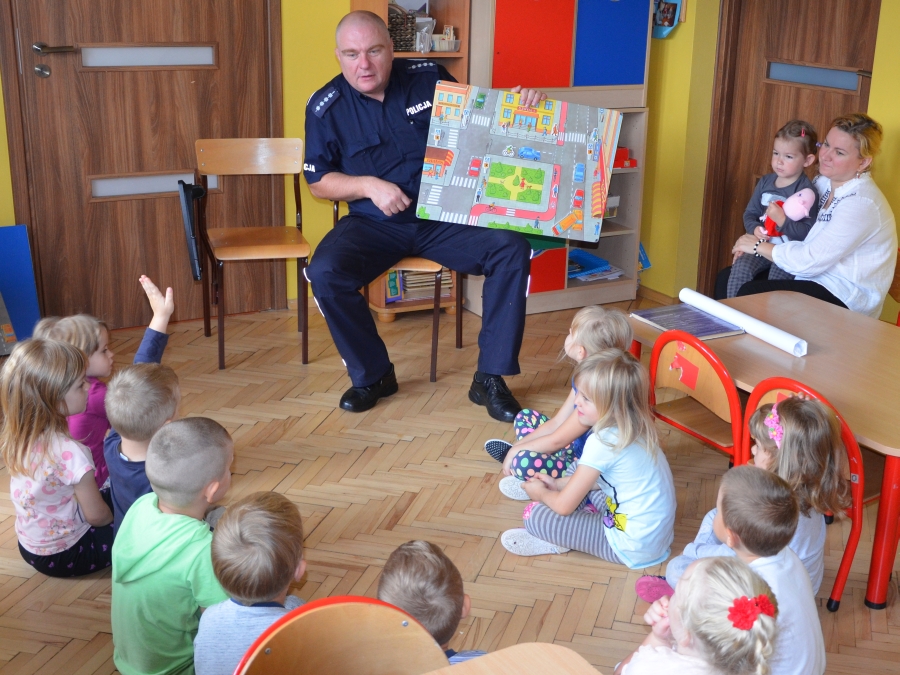Policjanci u przedszkolaków w Woli Lipienieckiej