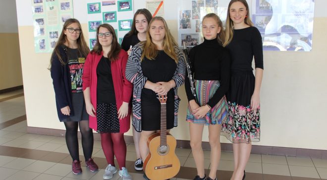 „Światowy Dzień Spódnicy” w szydłowieckiej szkole