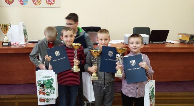 Szachiści z Szydłowca uczcili Święto Niepodległości