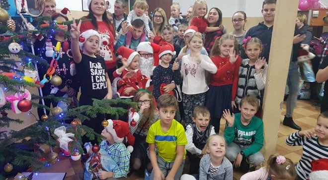 W Sadku dzieci rysowały portret świętego Mikołaja