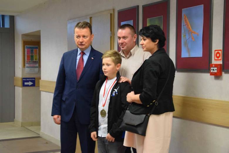 10-letni Olek Jastrzębski nagrodzony przez ministra Mariusza Błaszczaka