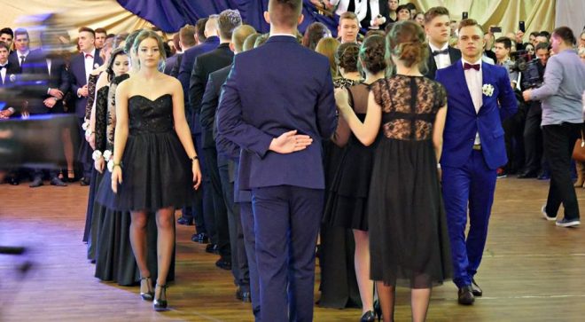 Młodzież „Sienkiewicza” bawiła się na studniówce