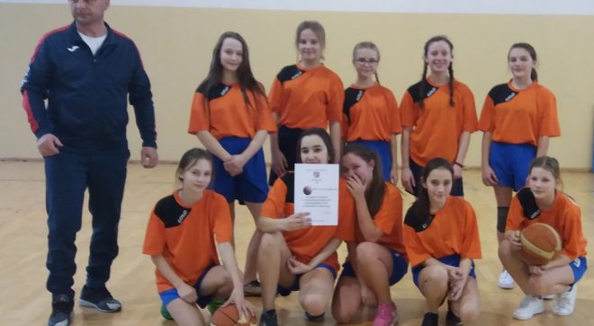 Koszykarki z „Sobieskiego” najlepsze w powiecie