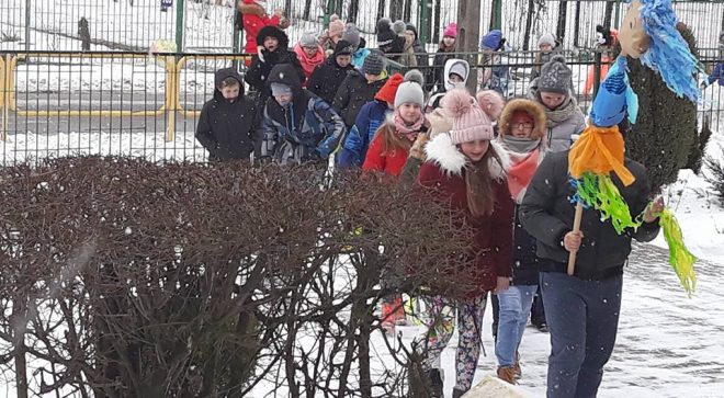 Dzieci w Sadku również przeganiały zimę