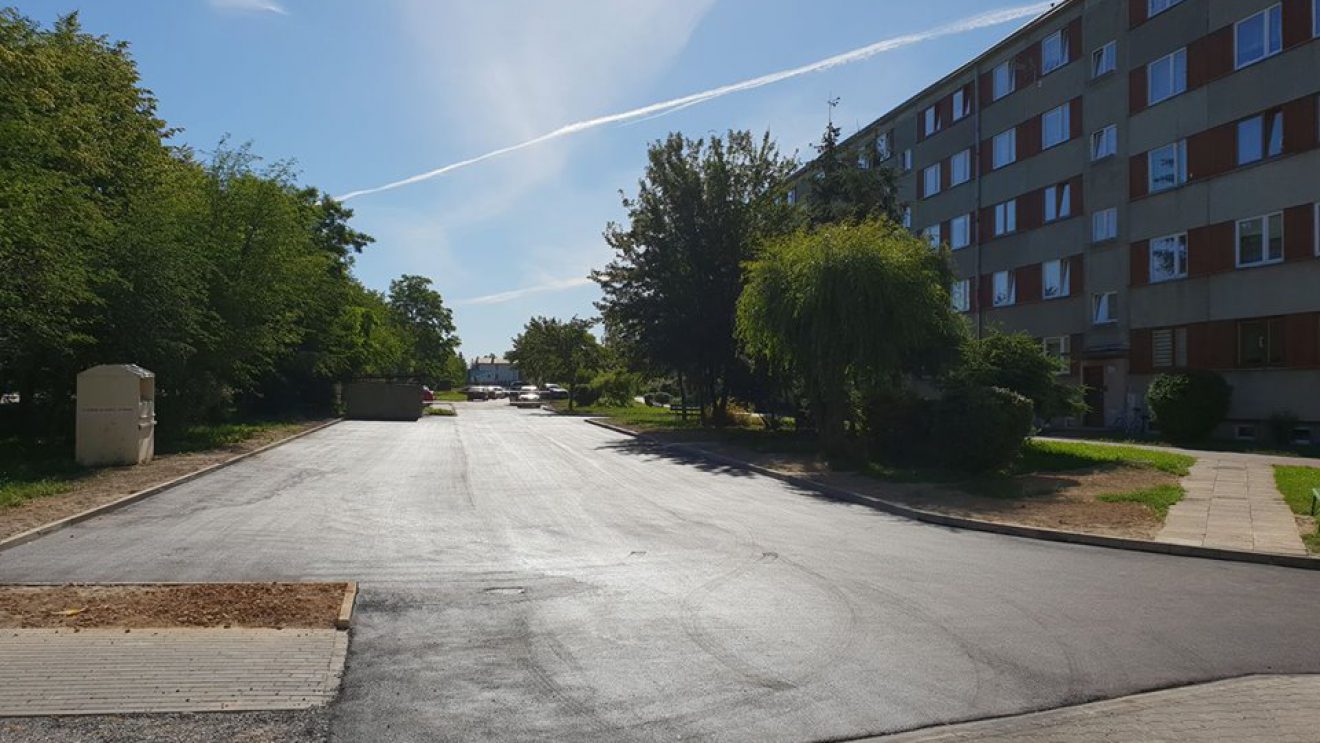 Szydłowiecka Spółdzielnia Mieszkaniowa kładzie asfalt na osiedlu Wschód