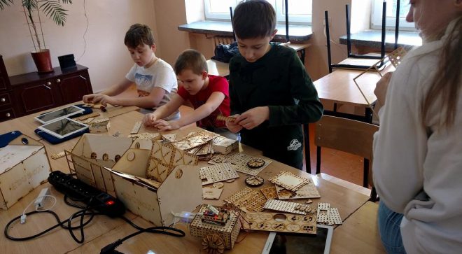 Lato z Minecraftem i Robotami