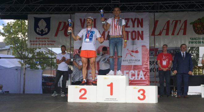 Tomasz Orman w czołówce półmaratonu w Tarczynie