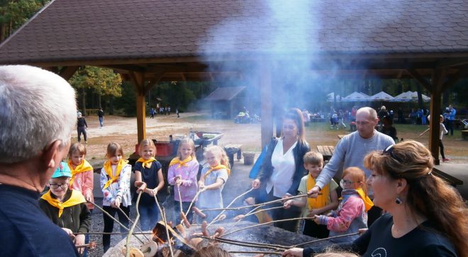 Czwartoklasiści z szydłowieckiej „Jedynki” w Puszczy Kozienickiej