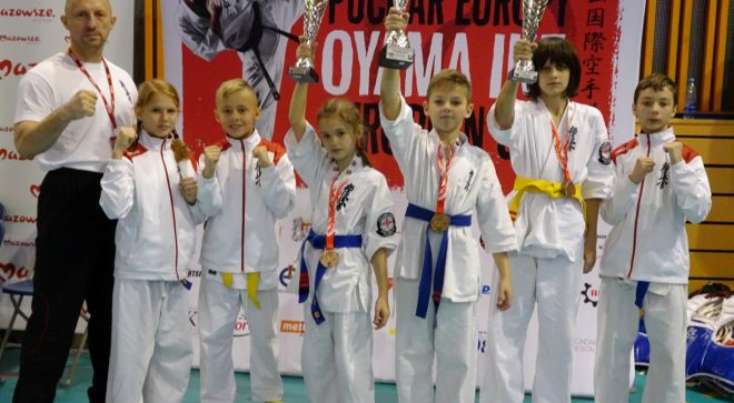 Trzy medale szydłowieckich karateków