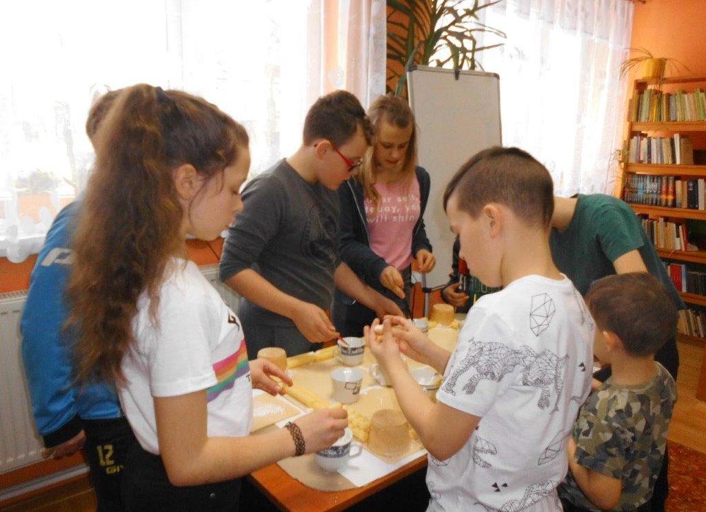 Ciasteczkowe Hece w bibliotece