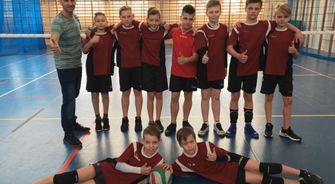 Młodzi adepci siatkówki w finale!