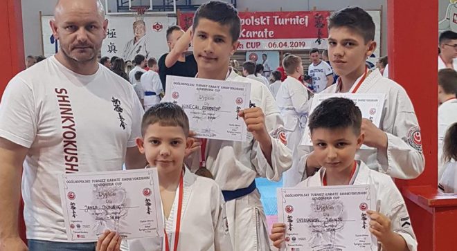 Cztery medale karateków z Szydłowca