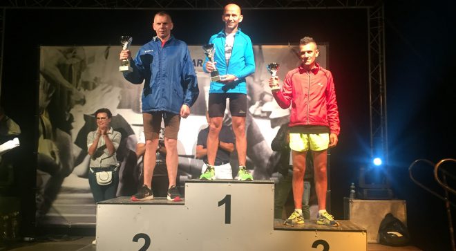 Nasi biegacze na trasie nocnego półmaratonu