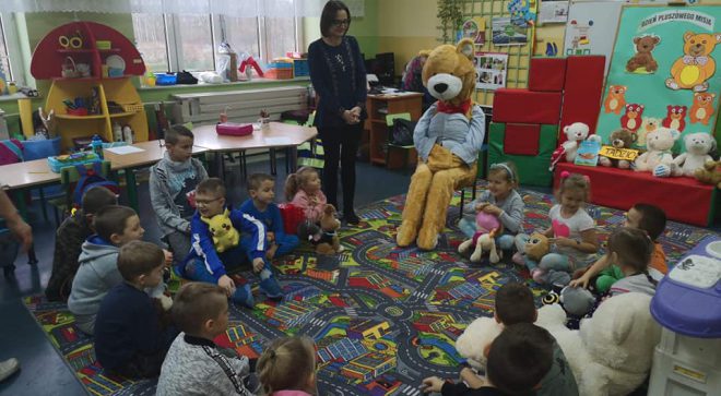 Miś Tadzio odwiedził dzieci w Sadku