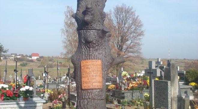 Wiktor Kozłowski i jego pomnik nagrobny w Chlewiskach