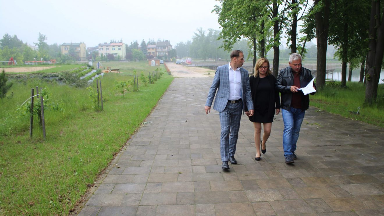 Nowe alejki i oświetlenie przy zalewie