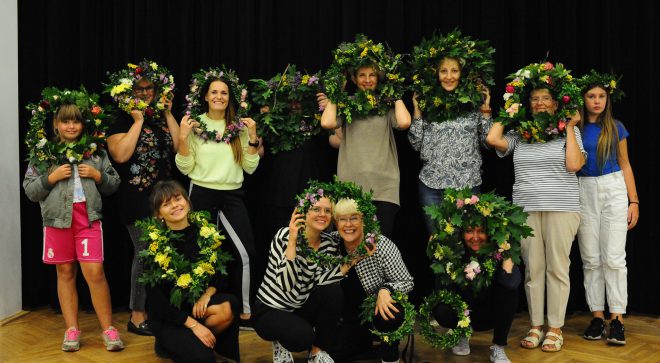 Uczyli się wić wianki