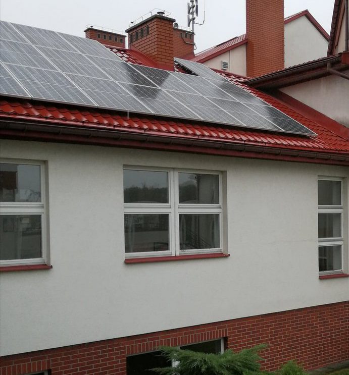 Panele fotowoltaiczne na budynku PSP nr 2