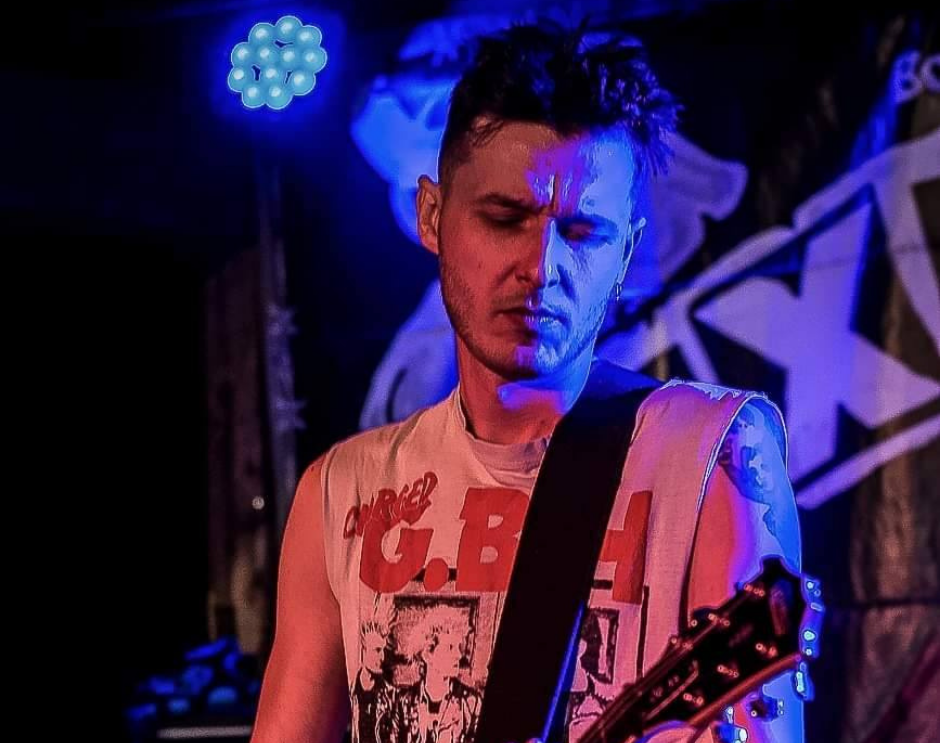 Punkowa „Zimna Wojna” z wokalistą z Szydłowca Punkowa „Zimna Wojna” z wokalistą z Szydłowca