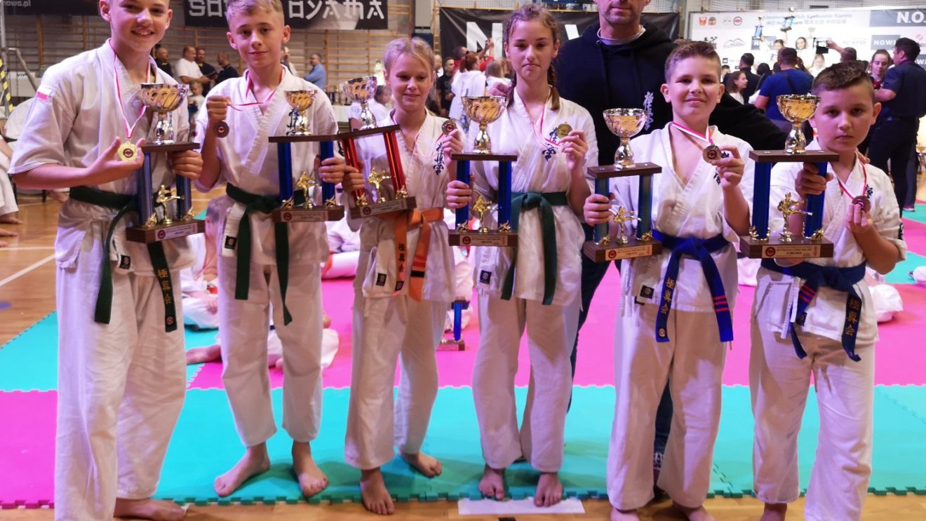 Szydłowieccy karateka wracają do domu z sześcioma medalami
