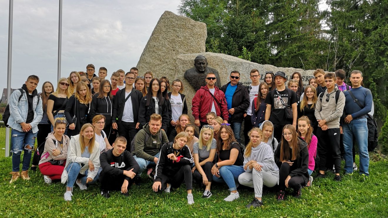 Klasy mundurowe z Zespołu Szkół im. KOP w Szydłowcu na obozie