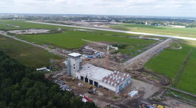 Trwa budowa lotniska w Radomiu [ZDJĘCIA]