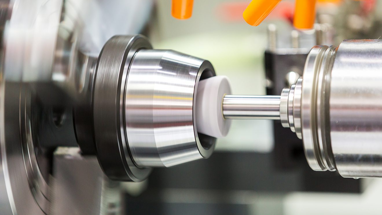 Dlaczego warto zautomatyzować przemysłową obróbkę powierzchniową