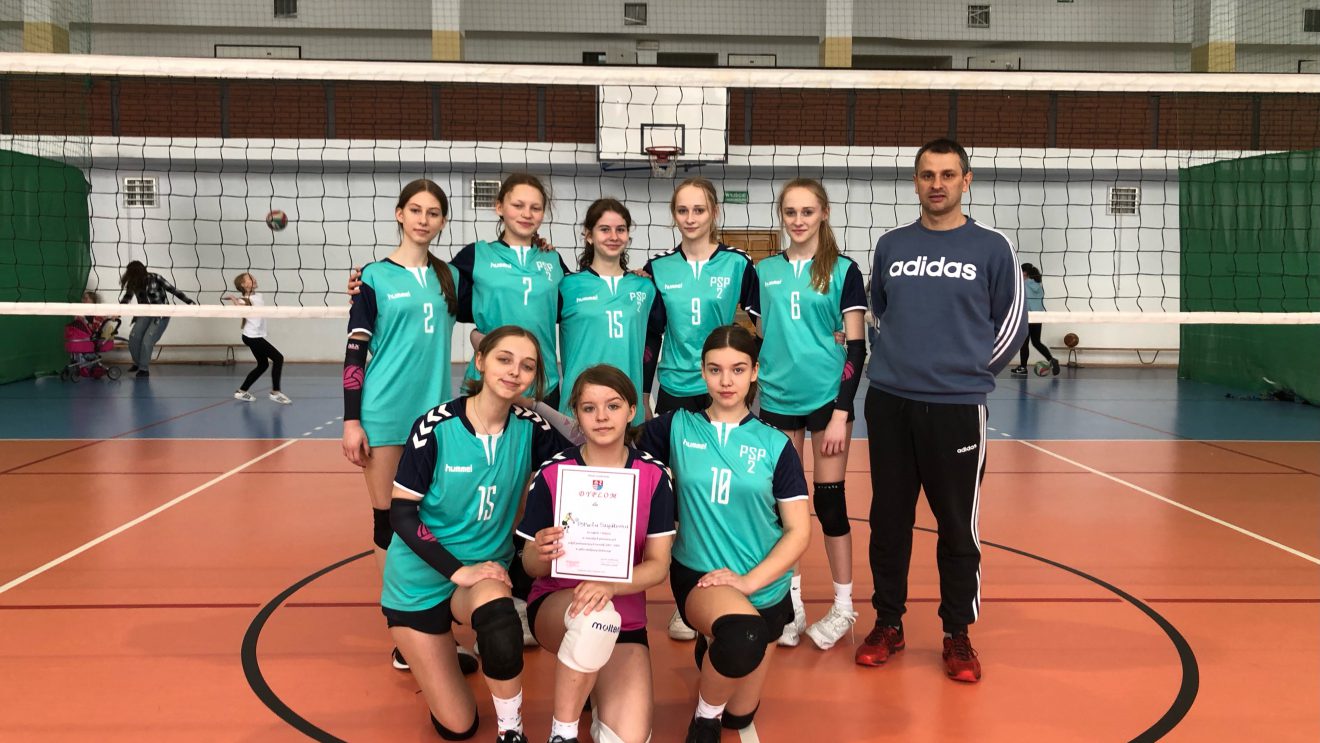 Dziewczęta i chłopcy z „dwójki” najlepsi w powiecie w siatkówce