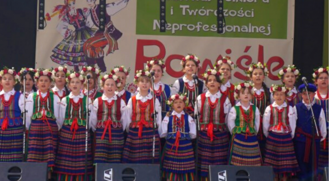 Udane występy wykonawców folklorystycznych z powiatu szydłowieckiego