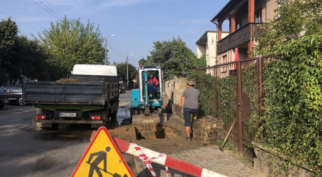 Awaria sieci wodociągowej na ulicy Iłżeckiej