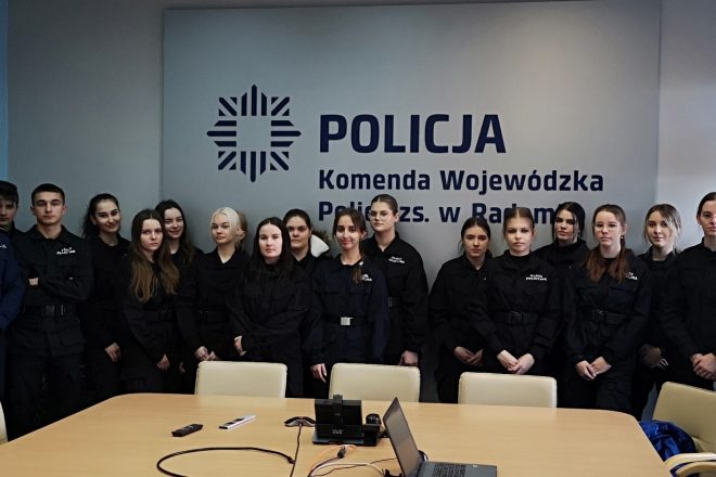 Klasy policyjne z wizytą w Komendzie Wojewódzkiej Policji zs. w Radomiu
