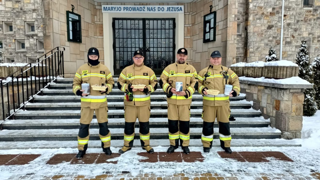 Strażacy w dalszym ciągu pomagają Mariuszowi Rejczakowi Strażacy w dalszym ciągu pomagają Mariuszowi Rejczakowi