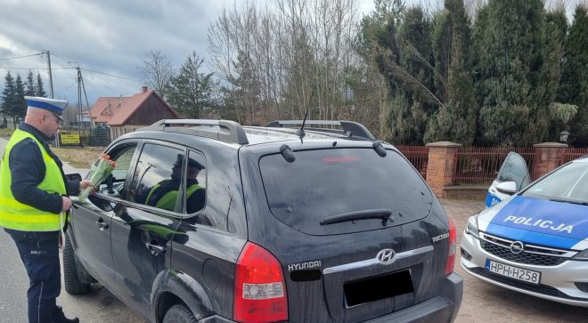 Funkcjonariusze policji w Szydłowcu zatrzymywali kobiety do kontroli drogowej