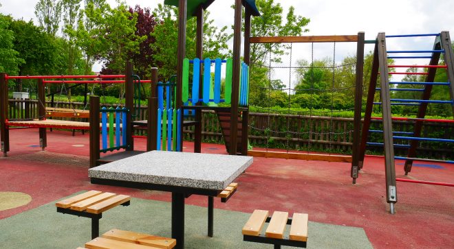 Plac zabaw w Parku Radziwiłłowskim w Szydłowcu oddany do użytku